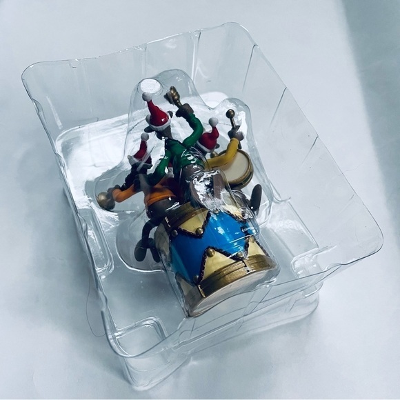 Hallmark Keepsake Kris and the Kringles Christmas Tree Ornament 2001 - Picture 6 of 10